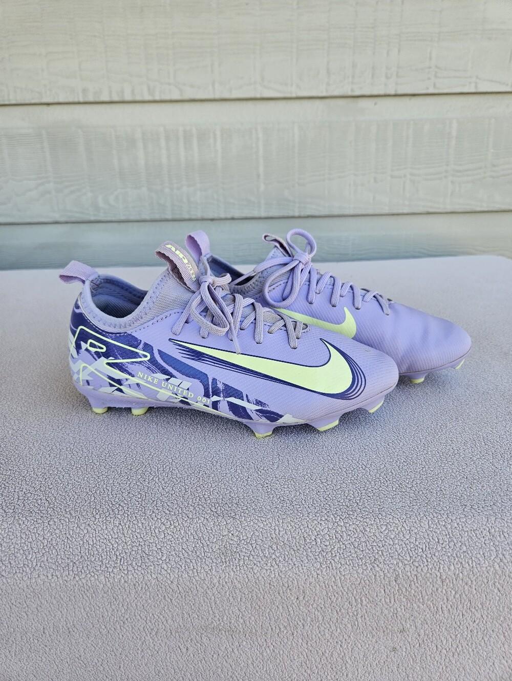 Nike Zoom Mercurial Vapor 16 Academy Soccer Cleat Youth SZ 2Y Purple HF1588-500